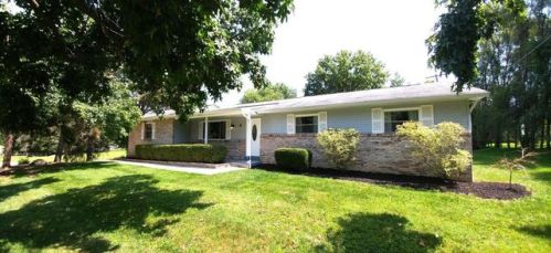 8 Laurel Dr, Pataskala, OH 43062-9038