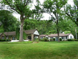 235 Old Chester Rd, Chester, NJ 07930-2464