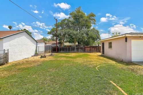 6928 Yellowstone Dr, Riverside CA  92506-3927 exterior