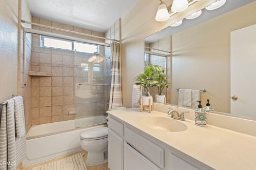 1640 Rivas Ln, Oxnard CA 93035-2749 exterior