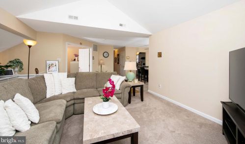 106 Alexander Rd, Beverly NJ  08010-3112 exterior