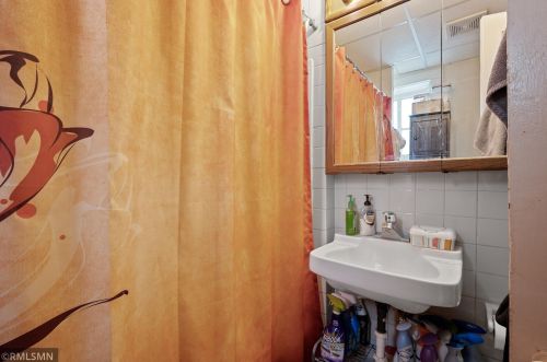 328 4th St, Litchfield MN 55355-2122 exterior