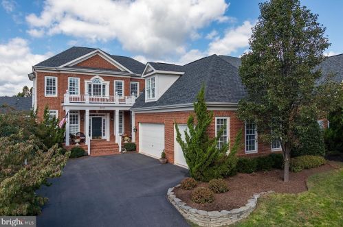 18345 Mid Ocean Pl, Leesburg VA 20176-7451 exterior