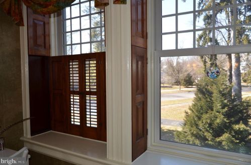 205 Lippincott Ave, Riverton NJ  08077-1309 exterior