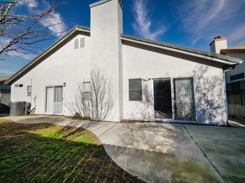 1062 Schadeck St, Manteca CA  95336-5956 exterior