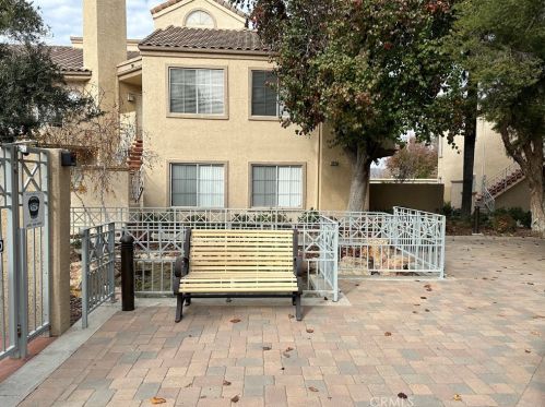 23921 Del Monte Dr, Santa Clarita CA  91355-3362 exterior