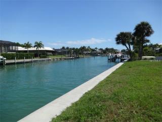 347 Royal Flamingo Dr, Sarasota, FL 34236-1815