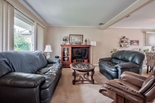 101 Cedar St, Hicksville NY  11801-3242 exterior