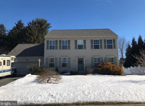 555 Sterling Dr, Red Lion, PA 17356-9510
