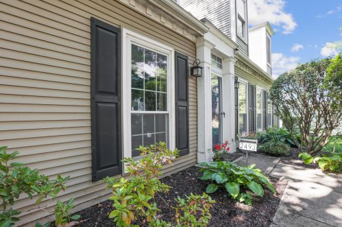 2493 Swan Dr, Darbydale, OH 43123-1751