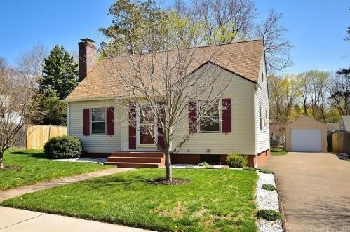 155 Walker St, Manchester, CT 06040-4339