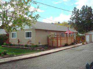 314 3rd St, Selah WA  98942-1341 exterior