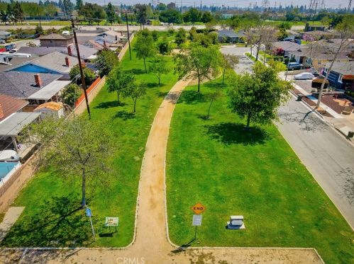 5207 Stevely Ave, Lakewood CA  90713-2114 exterior