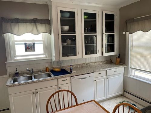 8 Ballou Ave, Lincoln RI  02865-2806 exterior