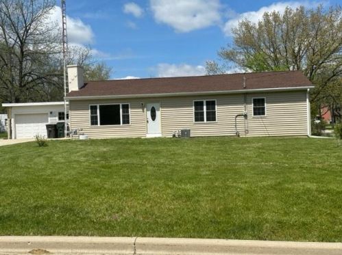 1501 Conant St, Lake Geneva, WI 53147-1017