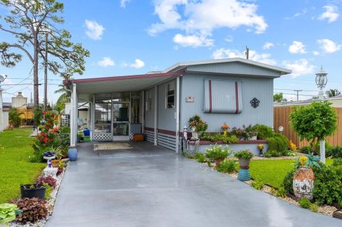 8940 Oak St, Boynton Beach, FL 33436-2333