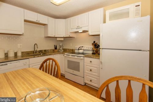 103 Riversedge Dr, Norristown PA  19403-3718 exterior