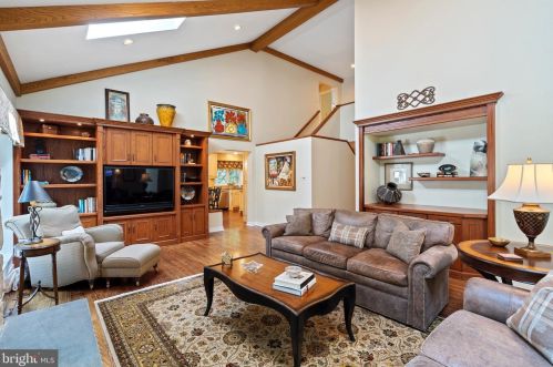 288 Huntsman Ln, Blue Bell PA  19422-2818 exterior