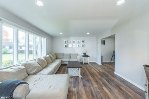52 White Oak Ct, Parsippany NJ  07054-2325 exterior