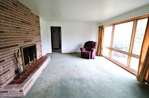 138 Birnesser Dr, Beaver Falls, PA 15010-1055