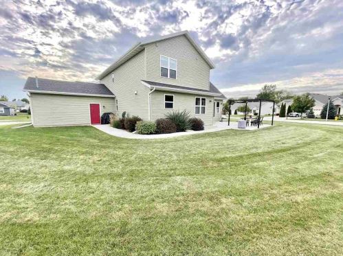 401 Sweetflag Ave, Fond Du Lac WI  54935-1875 exterior