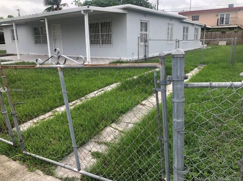 1481 9th Ct, Hialeah FL  33010-3331 exterior