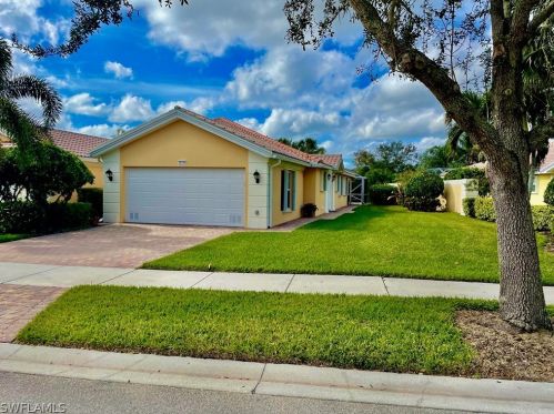 28246 Islet Trl, Bonita Springs, FL 34135-8509