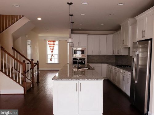 7087 Darbey Knoll Dr, Gainesville VA  20155 exterior