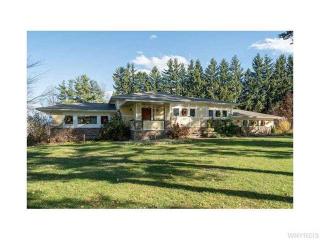 915 Lakeside Dr, Pembroke, NY 14036-9428
