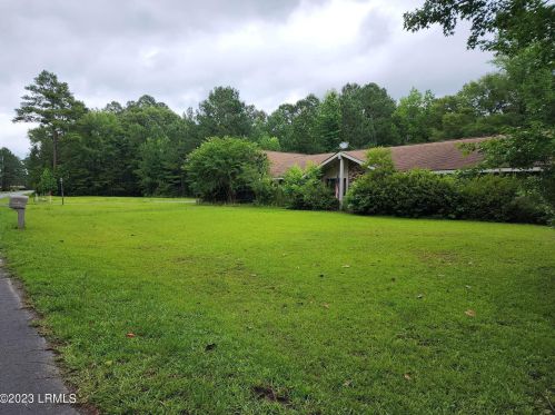 225 Gooding St, Varnville, SC 29944-5576
