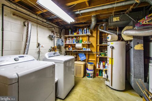 7612 Pollen St, Lorton VA  22079-1636 exterior