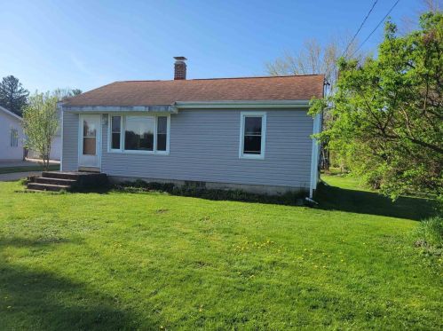 127 Center St, Wautoma WI  54982-6947 exterior