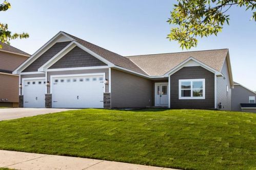1221 Knight Ln, Minnetrista, MN 55388