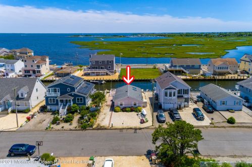 258 Teakwood Dr, Berkeley Township NJ  08721-3122 exterior