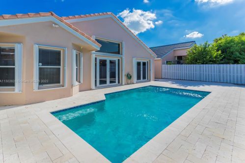 17586 29th St, Hollywood, FL 33029-5566