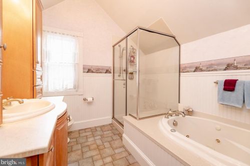 20 Valley Dr, Southampton PA  18966-1347 exterior