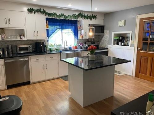 16 Esther Ave, Waterbury CT  06708-4819 exterior