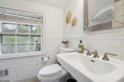 5 Walnut Ct, South Orange NJ  07079-1627 exterior