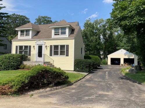 24 Oak Grove Pl, New Canaan CT  06840-6241 exterior