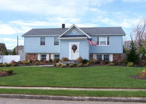 16 Tallow Ln, Lake Grove, NY 11755-1806