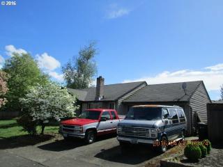 2475 Dogwood St, Cornelius OR  97113-7232 exterior