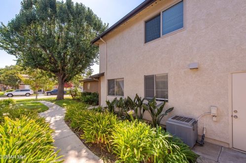 2041 Calle La Sombra, Simi Valley CA  93063-3664 exterior