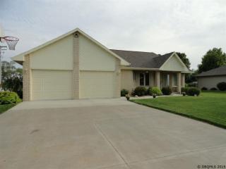 8514 Royal Oaks Dr, Centralia, IA 52068-9745