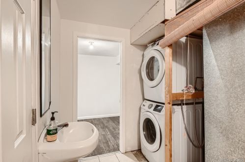 994 Nome St, Denver CO 80014-1850 exterior