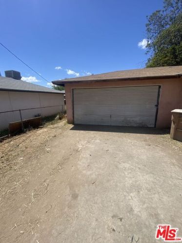 806 Barlow St, Bakersfield, CA 93306-5206