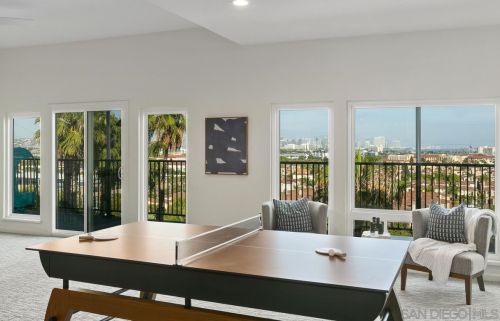 2125 Locust St, San Diego CA  92106-1622 exterior