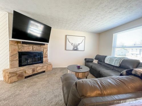 675 Ridgeview Dr, New Haven, OH 45030-2057