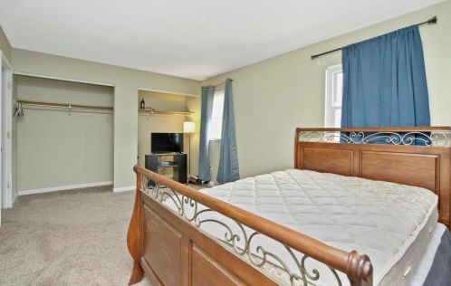 8461 Vlg Dr, Florence KY  41042-8845 exterior