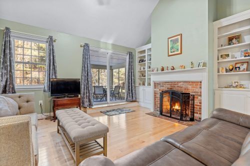 17 Atherton Ln, Amherst NH  03031-3064 exterior