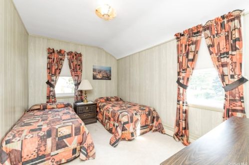 57 Opal St, Floral Park NY  11003-4306 exterior
